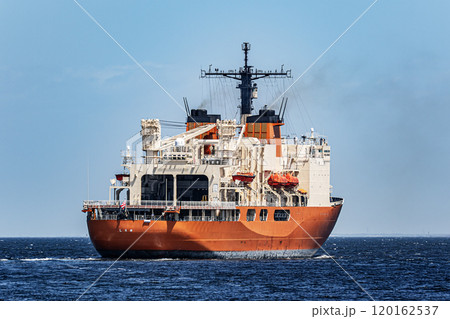 海上自衛隊横須賀基地から出港した海上自衛隊砕氷艦しらせ 120162537