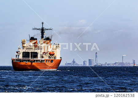 海上自衛隊横須賀基地から出港した海上自衛隊砕氷艦しらせ 120162538