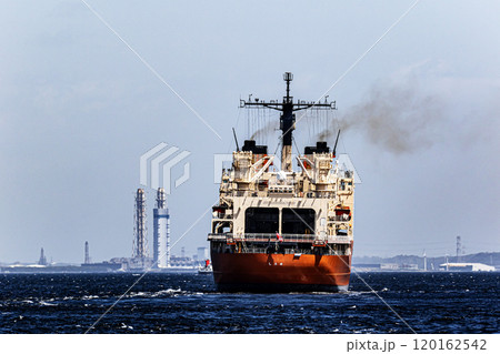 海上自衛隊横須賀基地から出港した海上自衛隊砕氷艦しらせ 120162542