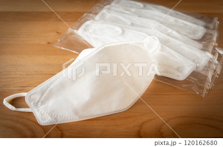 不織布マスクで感染対策　インフルエンザ予防　新型コロナウイルス対策　同時流行　健康管理 120162680