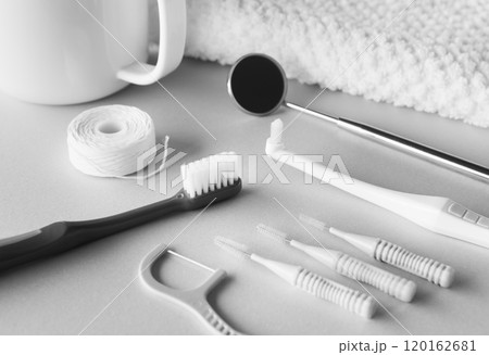 口腔ケアのアイテム　デンタルケア　歯の手入れ　歯周病予防　虫歯予防 120162681