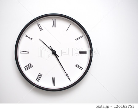 Clock Showing 22.25 or 10.25 with Roman Numerals. Simple Round Clock for Concepts of Time Management and Scheduling. Clock Showing 22.25 or 10.25 with Roman Numerals. Simple Round Clock for Concepts of Time Management and Scheduling. 120162753