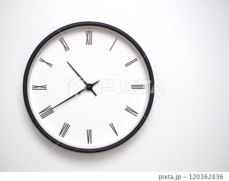 Clock Showing 22.40 or 10.40 with Roman Numerals. Simple Round Clock for Concepts of Time Management and Scheduling. 120162836