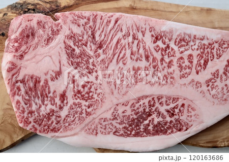 A5ランク霜降り和牛のサーロインステーキ　北海道和牛 120163686