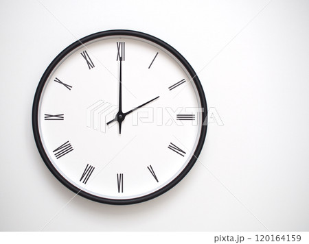Clock Showing 14.00 or 02.00 with Roman Numerals. Simple Round Clock for Concepts of Time Management and Scheduling. 120164159