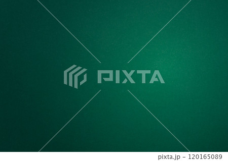 紙のアップ　暗い雰囲気　光が当たっている感じ　グラデーション 120165089