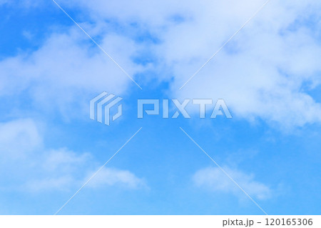 青空と白い雲・背景素材 120165306