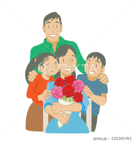カーネーションの花束を持つ母親と周りを囲む家族 120165761