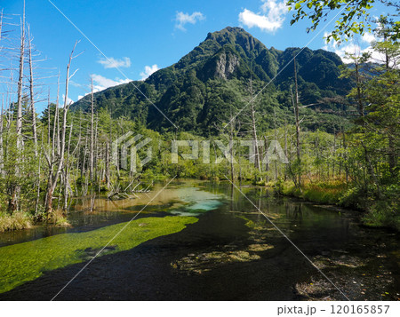 晩夏の北アルプス長野・梓川 120165857
