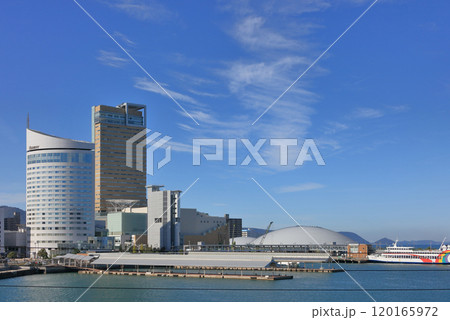 サンポート高松に完成間近のあなぶきアリーナ香川(香川県立アリーナ)を東側から見る サンポート高松に完成間近のあなぶきアリーナ香川(香川県立アリーナ)を東側から見る 120165972