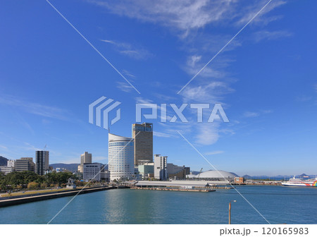 サンポート高松に完成間近のあなぶきアリーナ香川(香川県立アリーナ)を東側から見る サンポート高松に完成間近のあなぶきアリーナ香川(香川県立アリーナ)を東側から見る 120165983