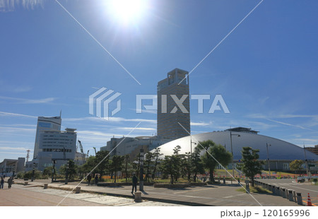 サンポート高松に完成間近のあなぶきアリーナ香川(香川県立アリーナ)をハーバープロムナードから見る サンポート高松に完成間近のあなぶきアリーナ香川(香川県立アリーナ)をハーバープロムナードから見る 120165996