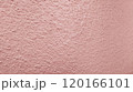 ピンク色のでこぼこした壁 120166101