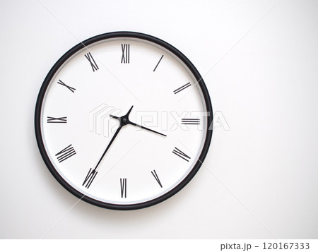Clock Showing 15.35 or 03.35 with Roman Numerals. Simple Round Clock for Concepts of Time Management and Scheduling. 120167333
