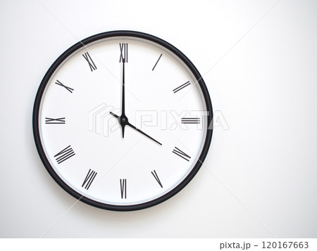 Clock Showing 16.00 or 04.00 with Roman Numerals. Simple Round Clock for Concepts of Time Management and Scheduling. Clock Showing 16.00 or 04.00 with Roman Numerals. Simple Round Clock for Concepts of Time Management and Scheduling. 120167663