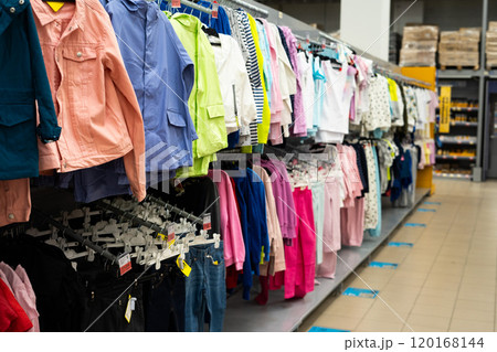 Lots of nice clothes for kids.  120168144