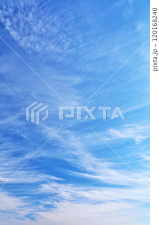 秋の青空と雲 秋の青空と雲 120168240