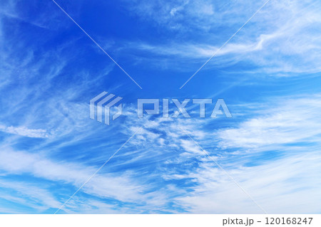 秋の青空と雲 秋の青空と雲 120168247