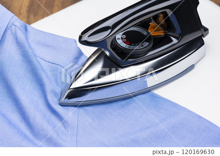 ワイシャツとアイロン 120169630