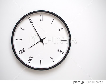 Clock Showing 19.55 or 07.55 with Roman Numerals. Simple Round Clock for Concepts of Time Management and Scheduling. 120169743
