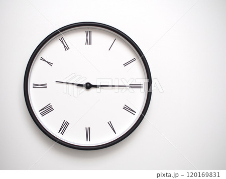 Clock Showing 21.15 or 09.15 with Roman Numerals. Simple Round Clock for Concepts of Time Management and Scheduling. 120169831