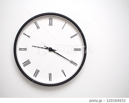 Clock Showing 21.20 or 09.20 with Roman Numerals. Simple Round Clock for Concepts of Time Management and Scheduling. 120169832