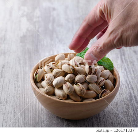 栄養満点 ナッツの女王 ピスタチオ （ 殻付き 素焼き ） 120171337