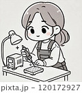 はんだ付け作業をしている女性 120172927