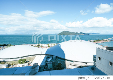 あなぶきアリーナ香川（中四国最大級のアリーナ）高松サンポート2024年11月撮影 120173946