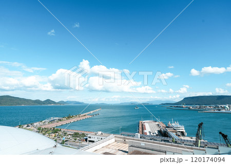 あなぶきアリーナ香川と瀬戸内の島2024年11月撮影 あなぶきアリーナ香川と瀬戸内の島2024年11月撮影 120174094