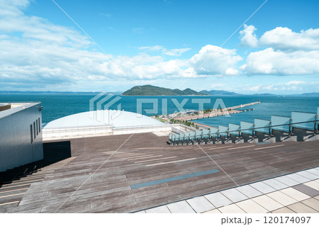 あなぶきアリーナ香川と瀬戸内の島2024年11月撮影 あなぶきアリーナ香川と瀬戸内の島2024年11月撮影 120174097