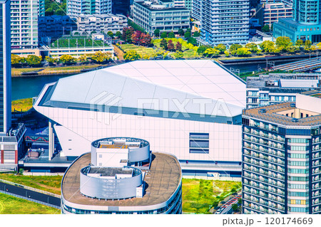 日本の横浜都市景観 みなとみらいのKアリーナや新高島駅周辺などを望む＝13日 120174669