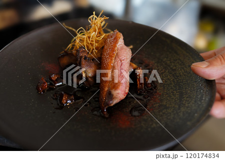 鴨肉のロースト 120174834