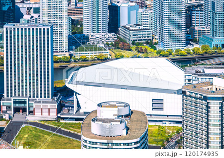 日本の横浜都市景観 みなとみらいのKアリーナや新高島駅周辺などを望む＝13日 120174935