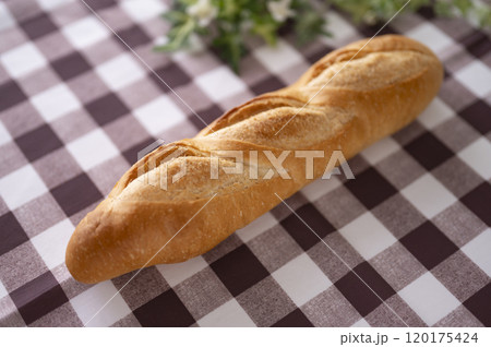 美味しいフランスパン 120175424