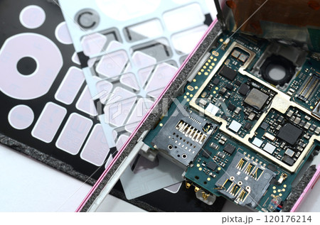 携帯電話に内蔵されている半導体・テクノロジーイメージ 120176214