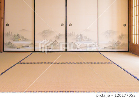 六畳の和室の畳と建具 六畳の和室の畳と建具 120177055