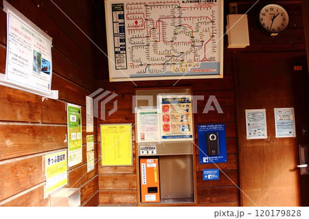 青梅線古里駅の北口駅舎の内部（1） 120179828