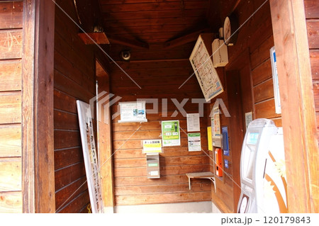 青梅線古里駅の北口駅舎の改札口(1) 青梅線古里駅の北口駅舎の改札口(1) 120179843