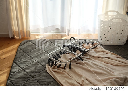 取り込んだ洗濯物 120180402