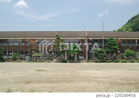 明治に建てられた廃校になった小学校 120180458
