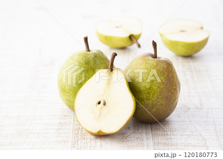 カットした洋梨 120180773