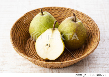 カットした洋梨 120180775