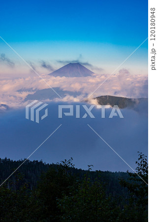 千枚小屋のテラスから見る富士山(赤富士) 南アルプス 悪沢岳と荒川岳登山 千枚小屋のテラスから見る富士山(赤富士) 南アルプス 悪沢岳と荒川岳登山 120180948
