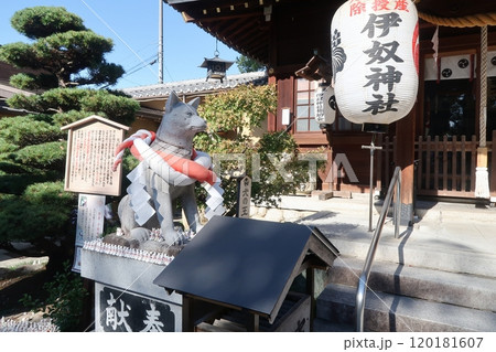 伊奴神社本社前の犬石像 120181607