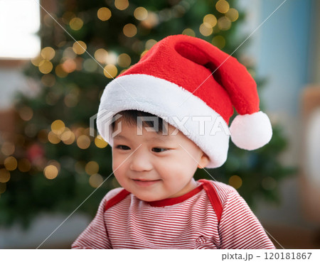 Joyful Holiday Wonder: Adorable Baby’s Heartwarming Santa Moment by the Christmas Tree 120181867