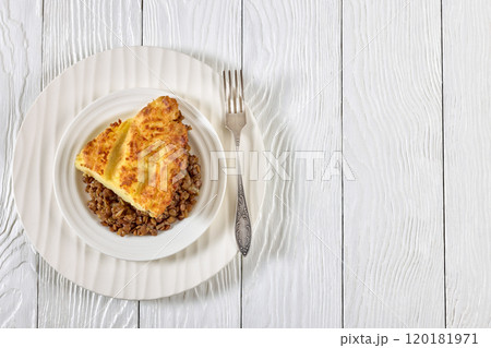 vegan shepherds pie of lentils with mashed potato 120181971