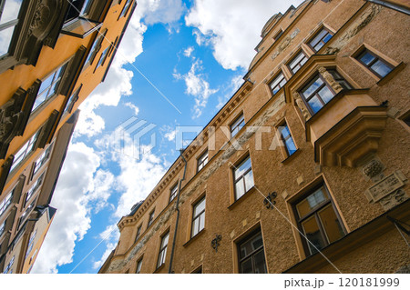 スウェーデン ストックホルムの旧市街、ガムラスタンの路地裏 120181999