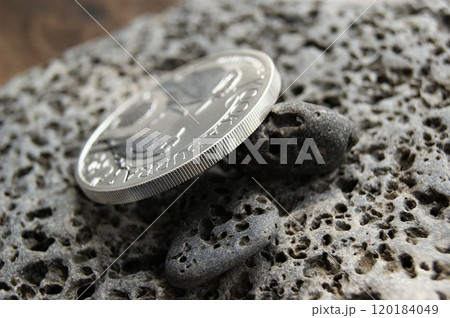 Australian pure silver investment coin edge. 120184049