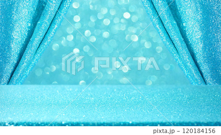 水色のテーブルとキラキラしたグリッター素材のカーテンの背景 120184156
